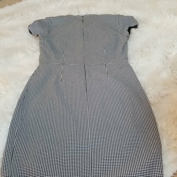 Dress - Picture 5 of 9